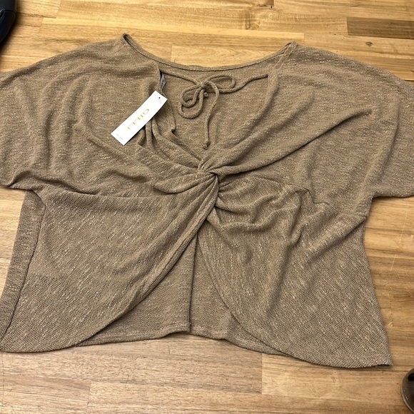 GILLI ⭐️ twist  back top - Picture 2 of 4